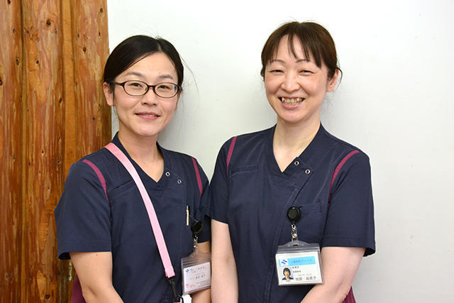 柿原由美子看護師長（写真右）と西村成子看護部主任／フットケア指導士
