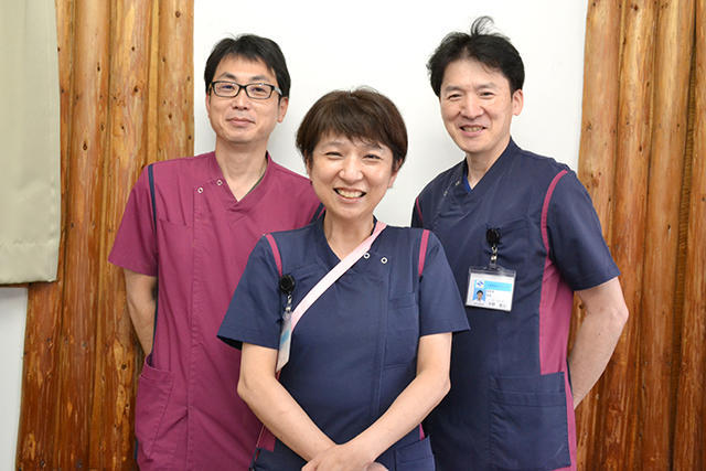 写真左から渡邉課長、柴田由紀教育部課長／慢性腎臓病療養指導看護師、
宇野部長